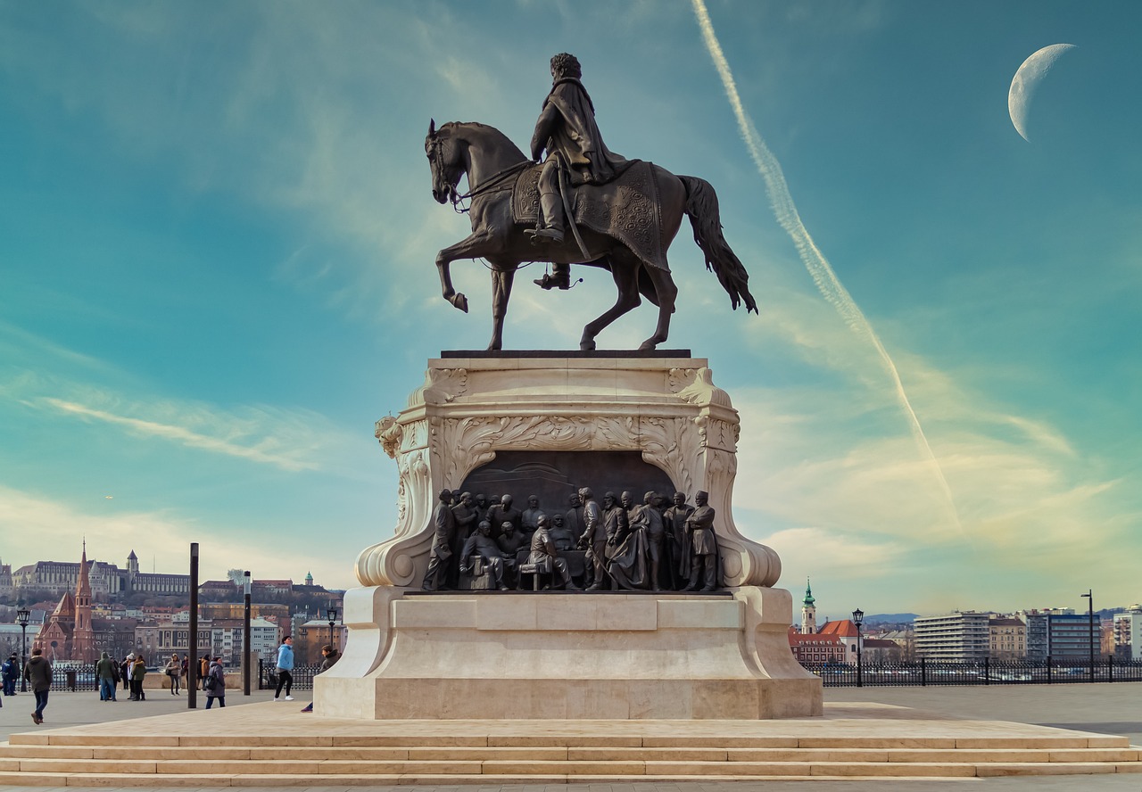 1740031364910954.jpg Hungary-statue-5317412_1280.jpg